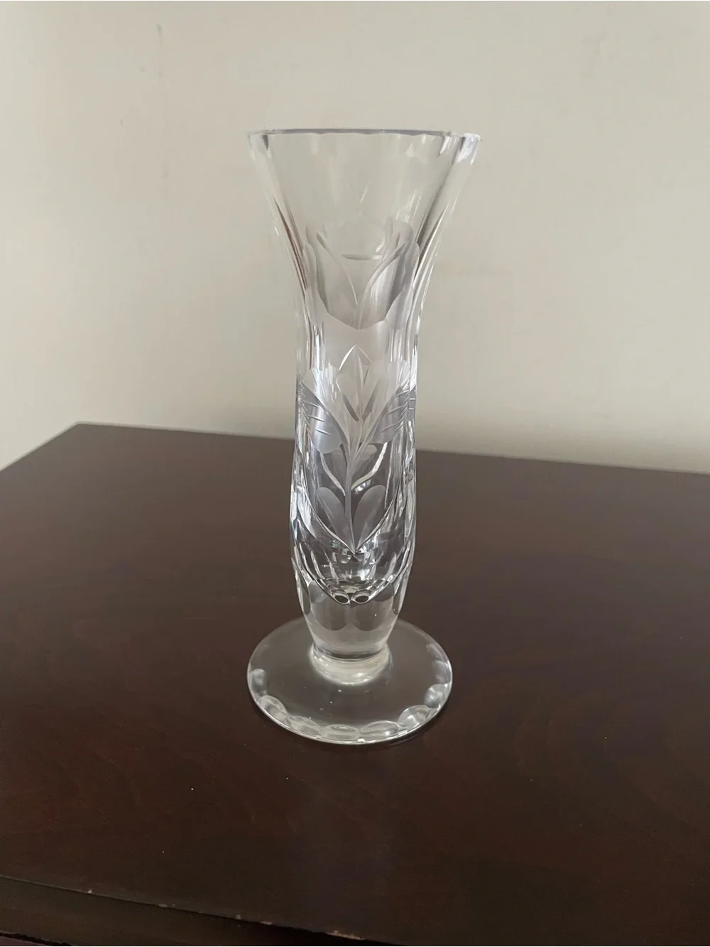 Crystal bud vase with etched rose design - Picture 2 of 8